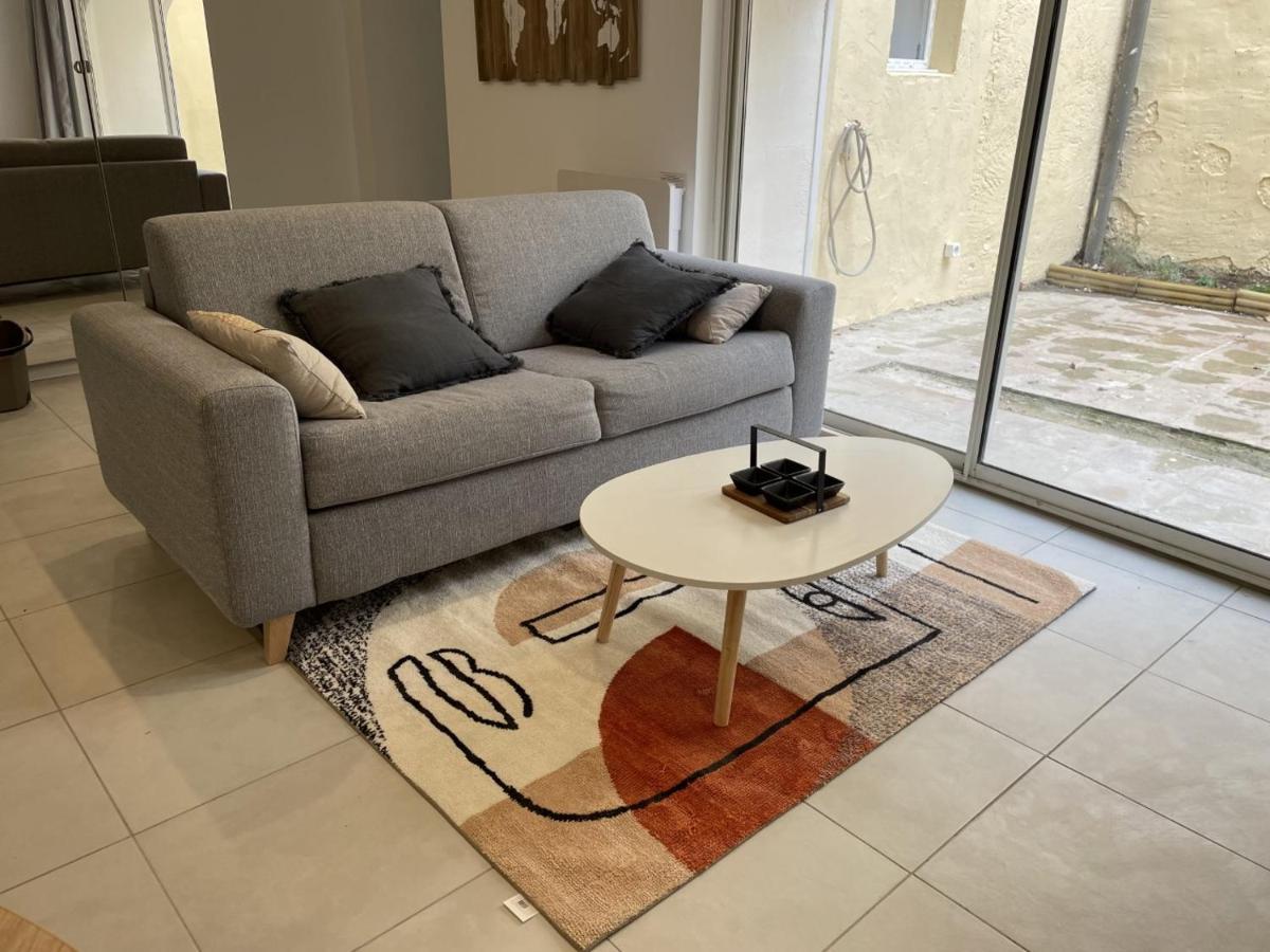 Appartement Climatise Avec Cour En Centre Ville Carpentras Exterior photo