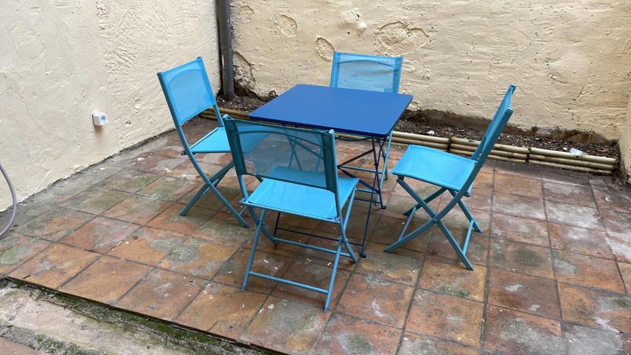 Appartement Climatise Avec Cour En Centre Ville Carpentras Exterior photo