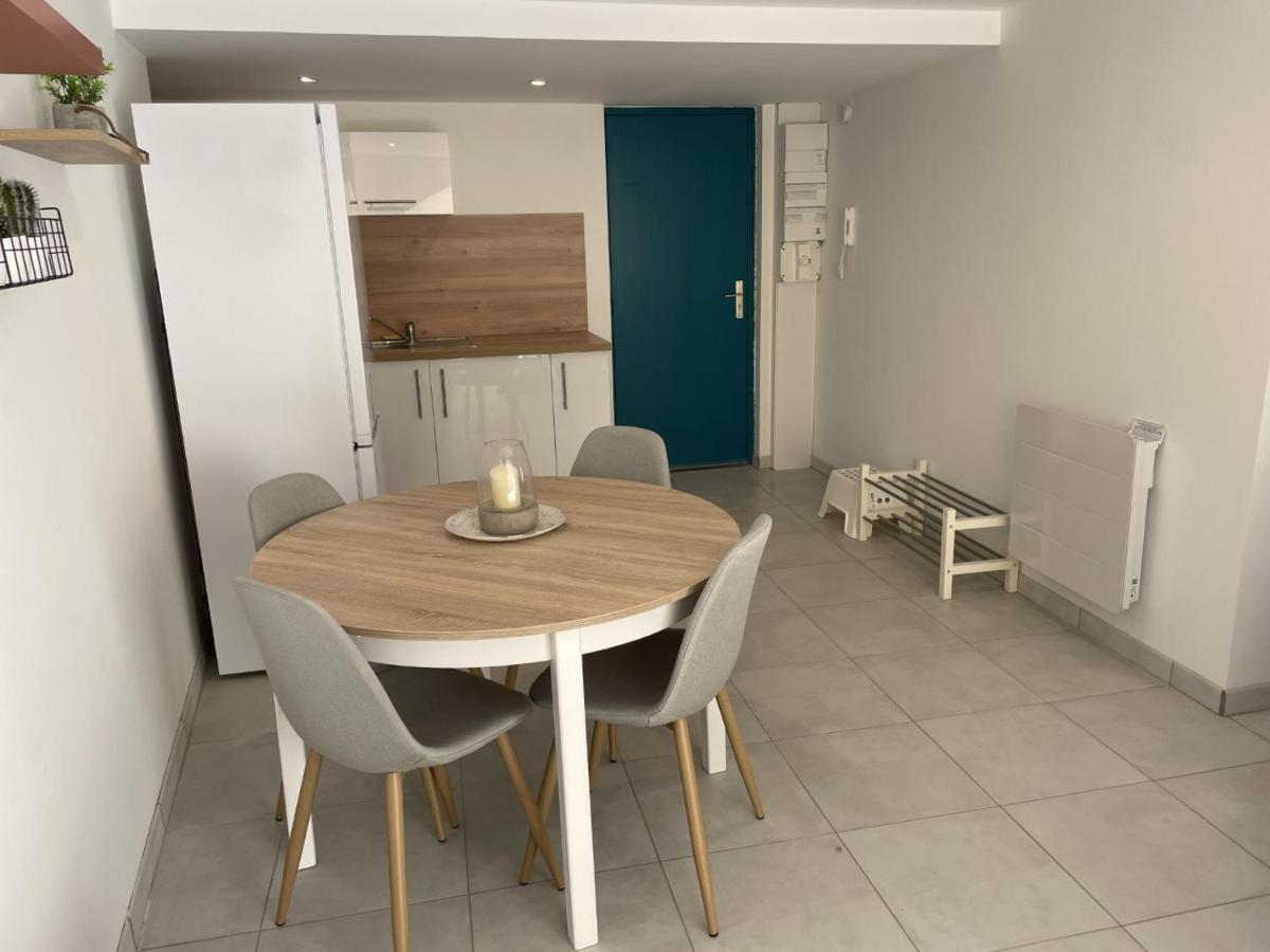 Appartement Climatise Avec Cour En Centre Ville Carpentras Exterior photo